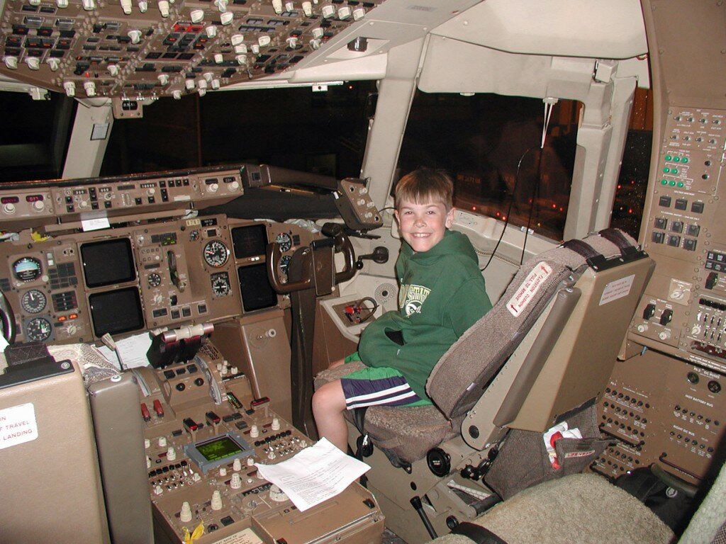 Cockpit of 747