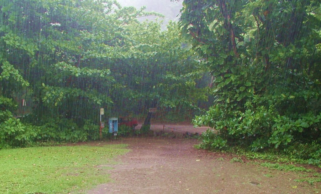 Kauai rain at Kee beach